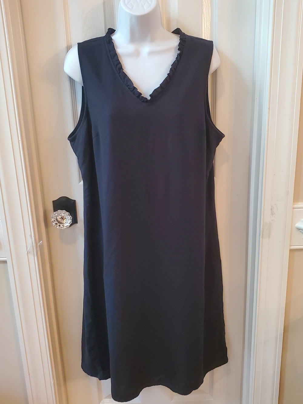 Croft & Barrow Black Linen Blend Ruffle V-Neck Sleeveless Shift Dress Medium